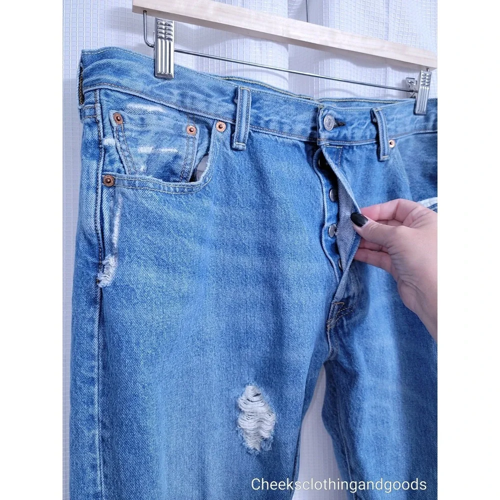 Levis 501 Distressed Light Wash Button Fly Jeans Men's 36x34